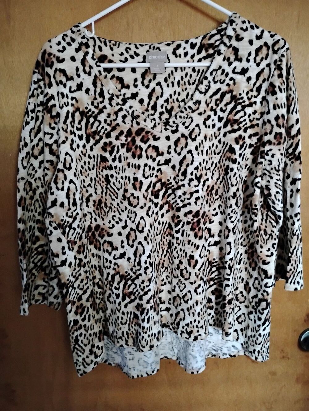 Chico's Animal Leopard Print V-neck 3/4 Sleeve Chic Posh Glam Blouse Size 3